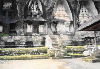 901226 king's shrine - gunung kawi
