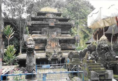 901226 tampaksiring (holy spring temple)