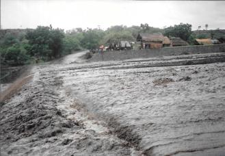 901229 road crossing tulamben to candidasa