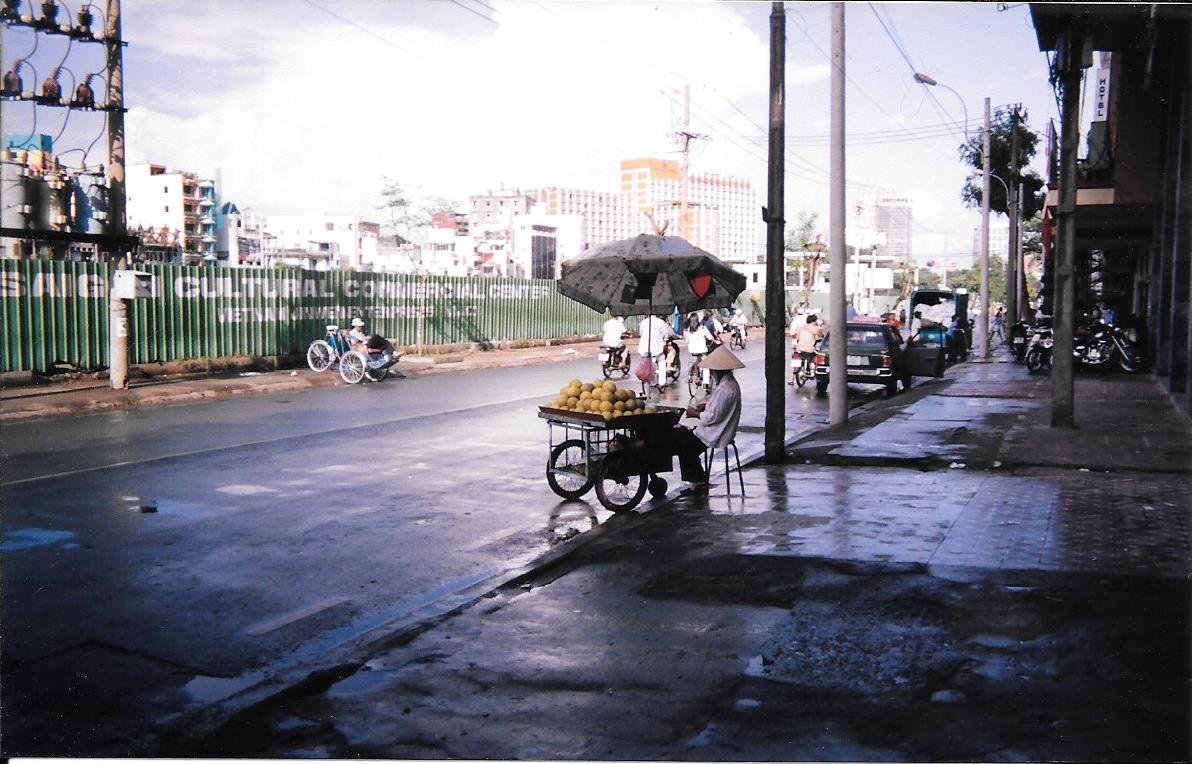 20011213 Fruit cart Ho Chi Minh city Dec 2001