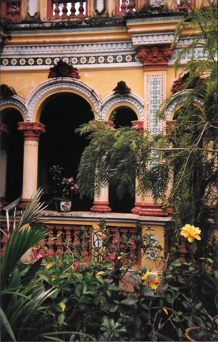 20011215 Temple courtyard Vietnam Dec 2001