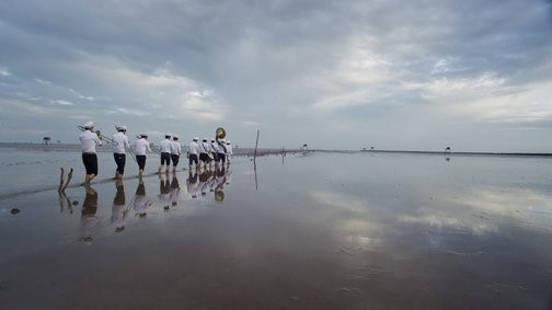 The Propeller Group - Phunam Thuc Ha, Tuan Andrew Nguyen, The living need light, the dead need music, 2014