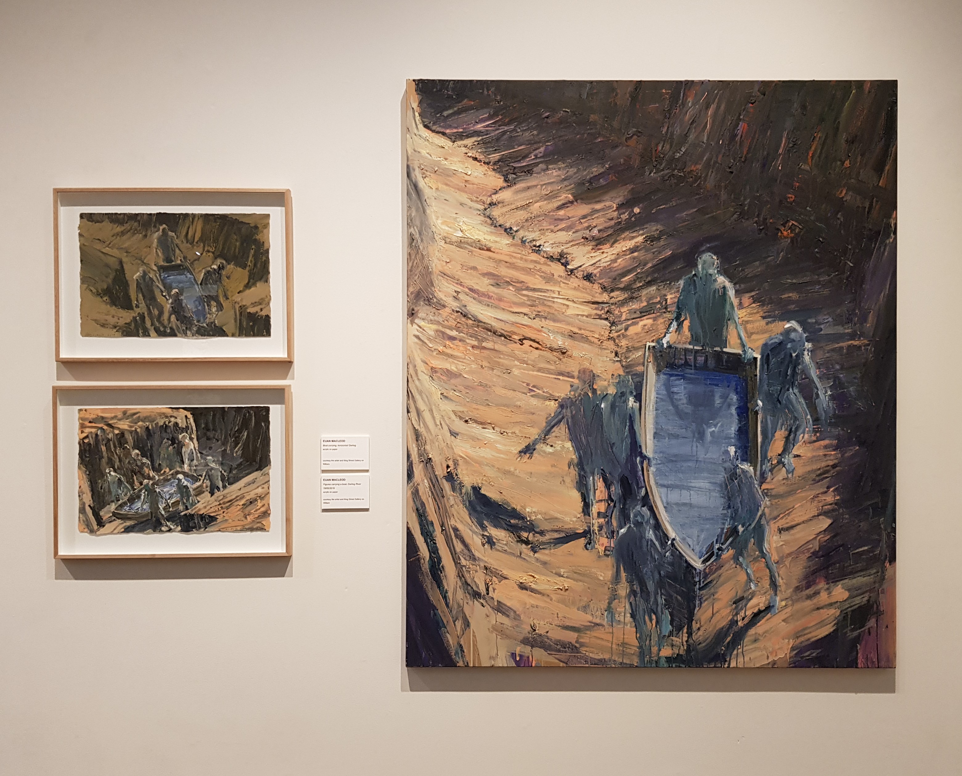 Euan Macleod, Carrying a leaking boat, Darling River, 2019